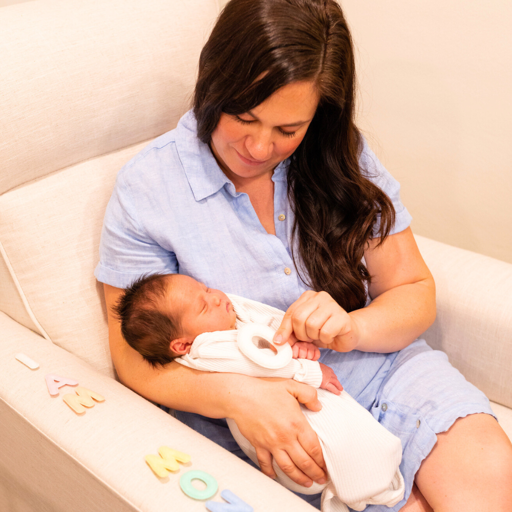 Thoughtful Postpartum Gift Basket Ideas: Pampering New Moms with Love and Care